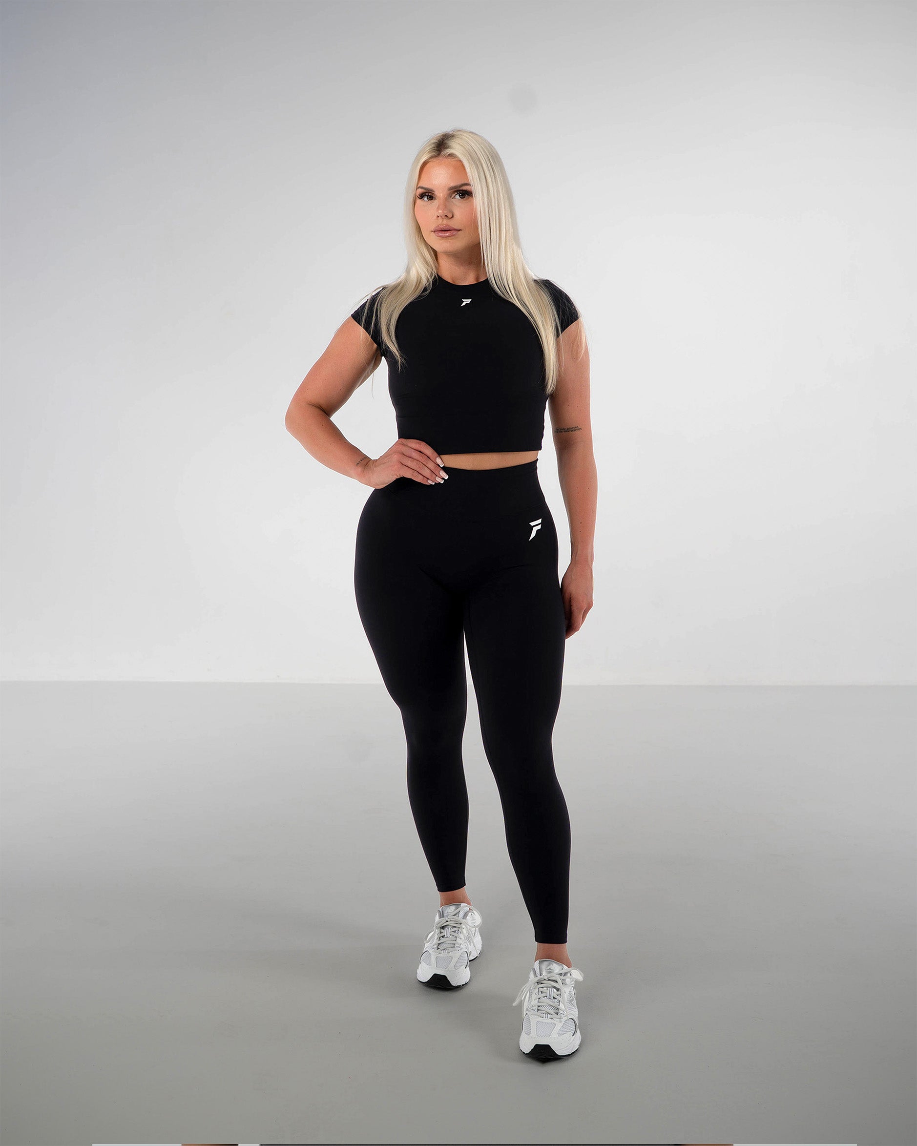 Sculpt Croptop Shirt Zwart