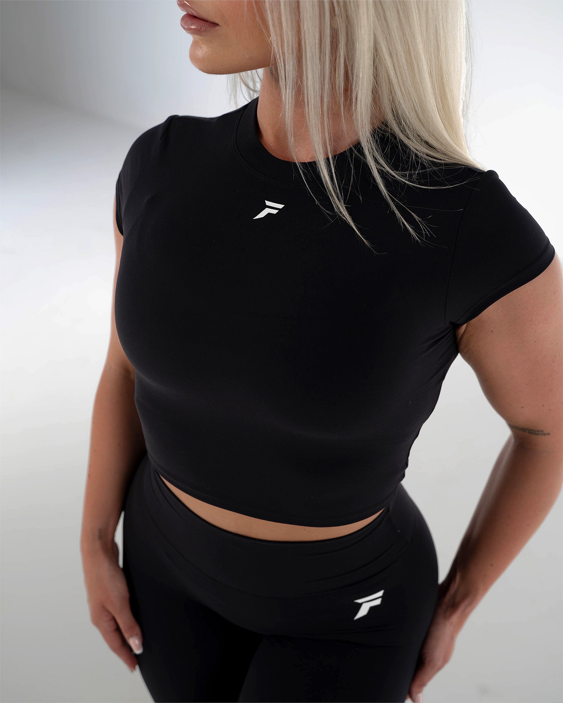 Sculpt Croptop Shirt Zwart