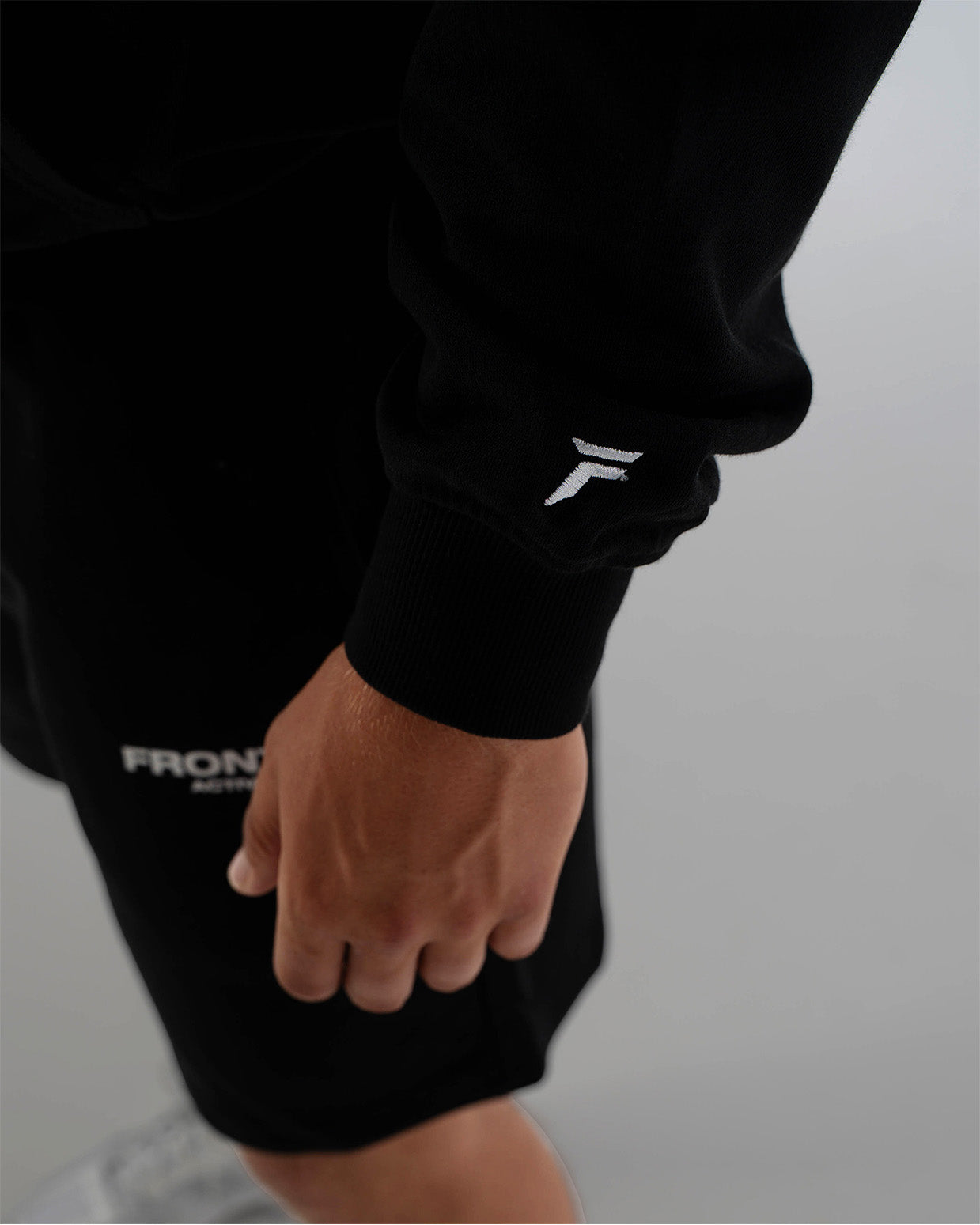 Essential Hoodie Zwart