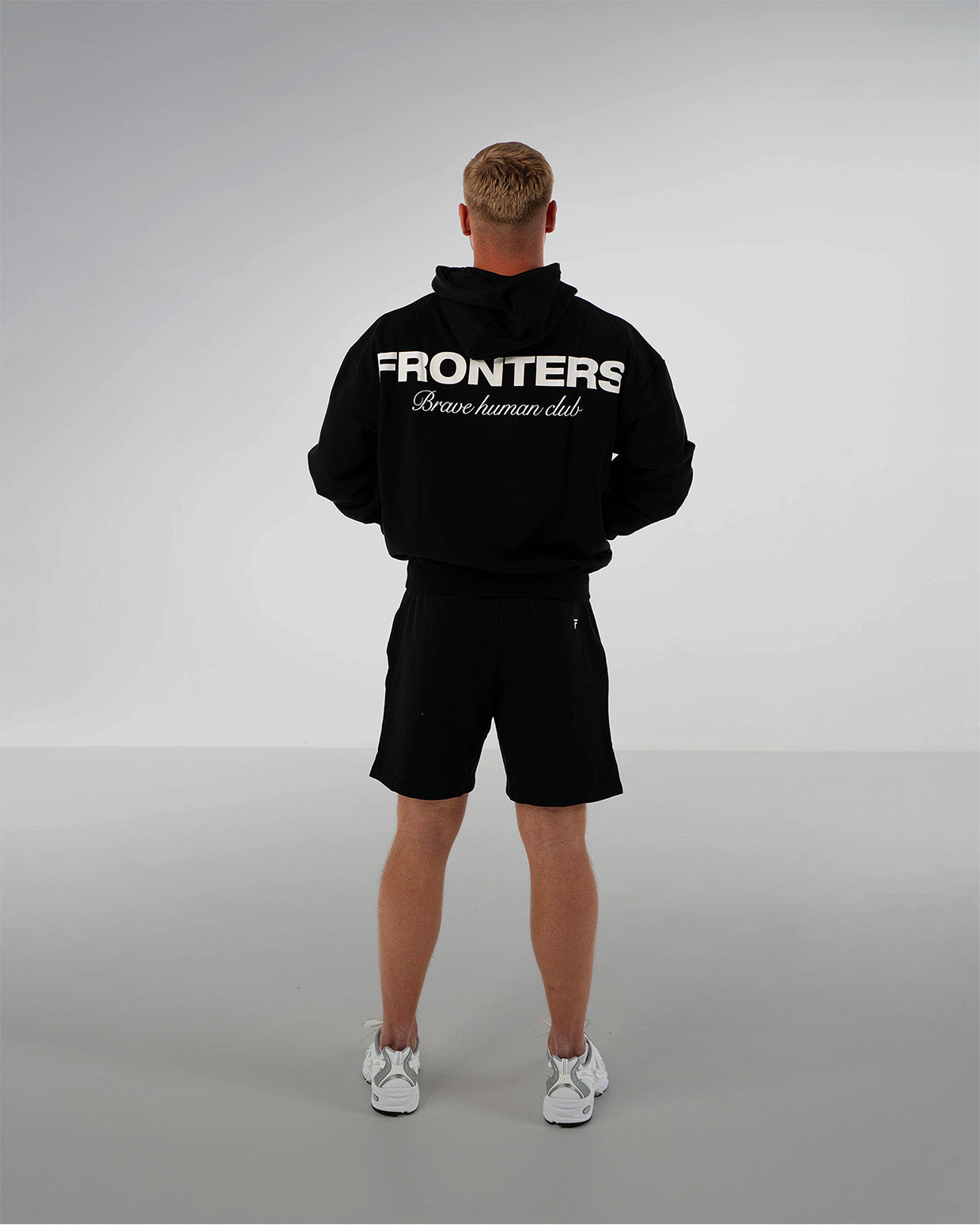 Essential Hoodie Zwart